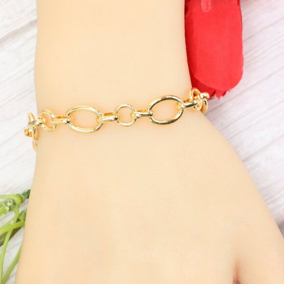 "Trendy Handmade Bracelet – A Thoughtful Gift for Girls & Women | UNVRC1626 - Picture 1 of 10